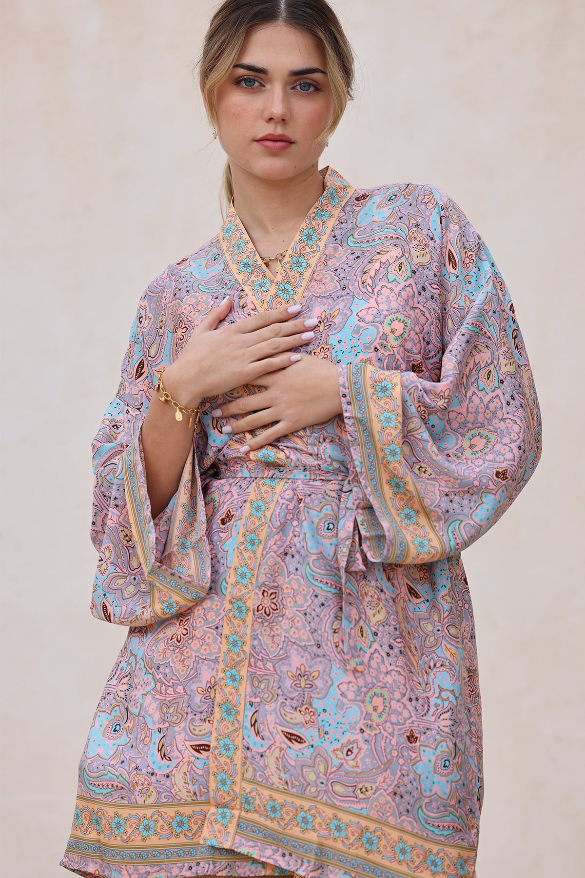 Meghan silkekimono - Tropical Paisley