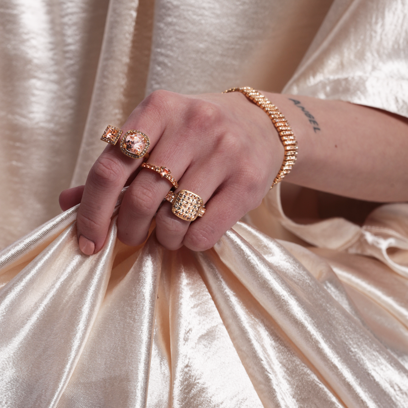 Abbie adjustable ring, Peach