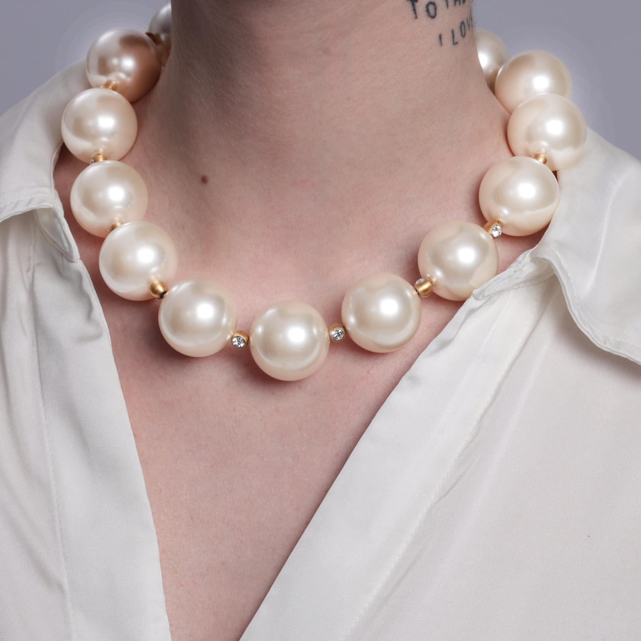 Jumbo pearl necklace