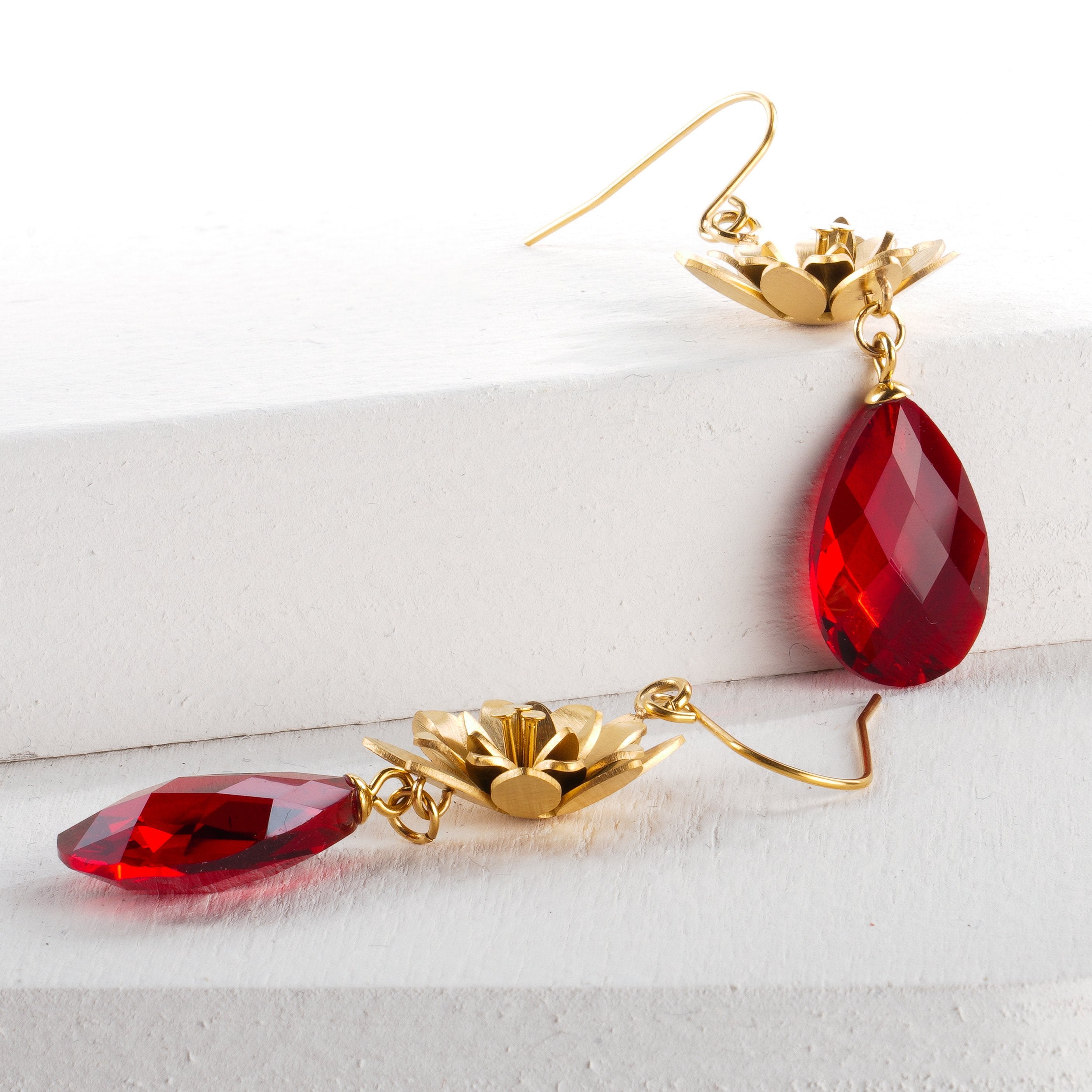 Divinia earrings - Ruby red